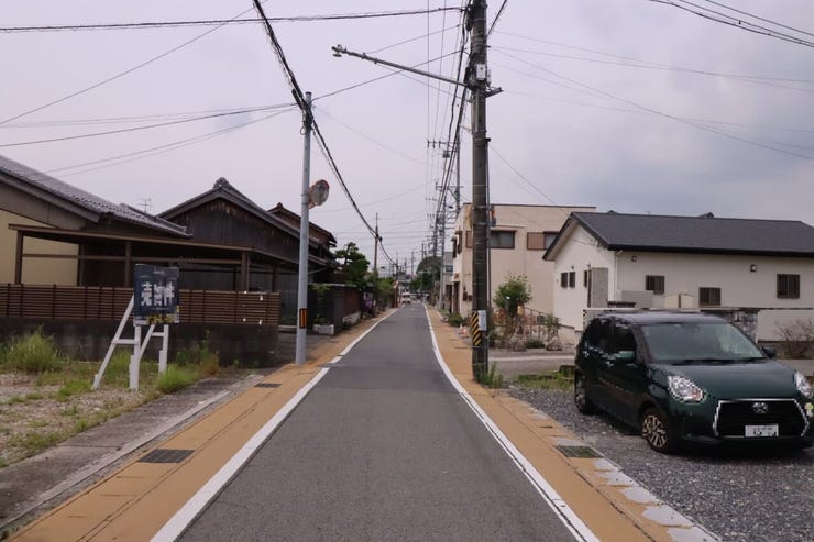 *西側前面道路*