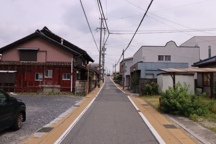 *西側前面道路*
