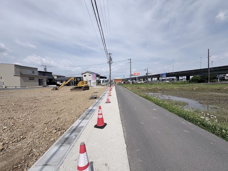 小学校まで徒歩11分の立地なのでお子様の登下校も安心です!