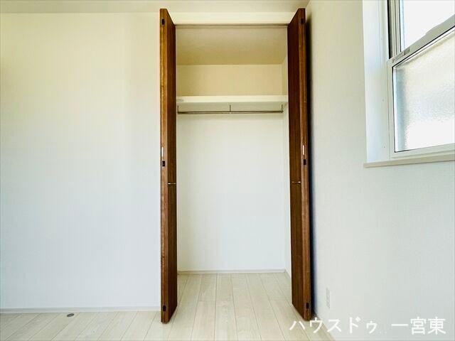 ≪2階6帖洋室≫
収納があると家の中をすっきりと快適に保てますね。