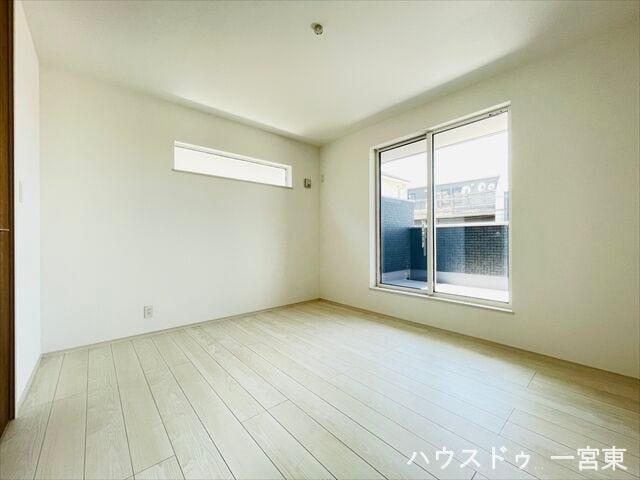 ≪2階7帖≫
一番広いお部屋になっています。クローゼットも大きいので、主寝室の利用に適しています。