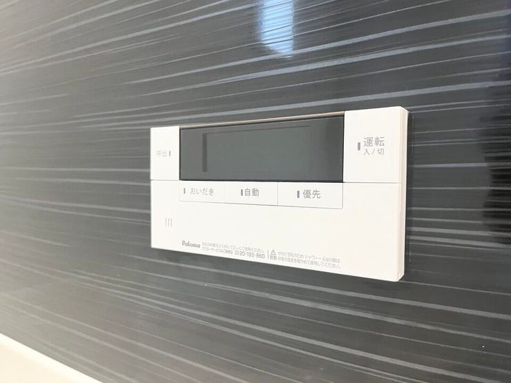 お湯張りや追い焚きがワンタッチ操作。忙しい日でも、簡単に快適なバスタイムが楽しめます。