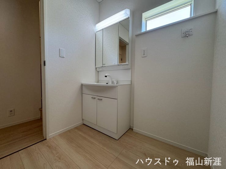 洗濯機置き場の幅もありお好みの家電製品が置けます!独立洗面台には収納面も良くストック類も収納可能です◎