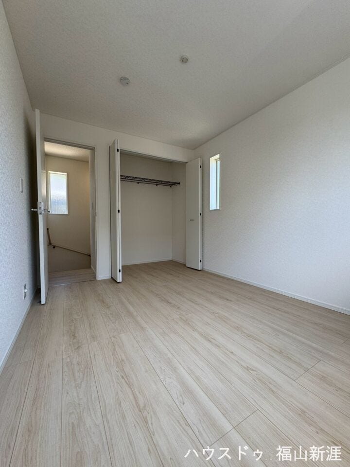 6帖の洋室になります♪
各お部屋に収納スペースがあります◎