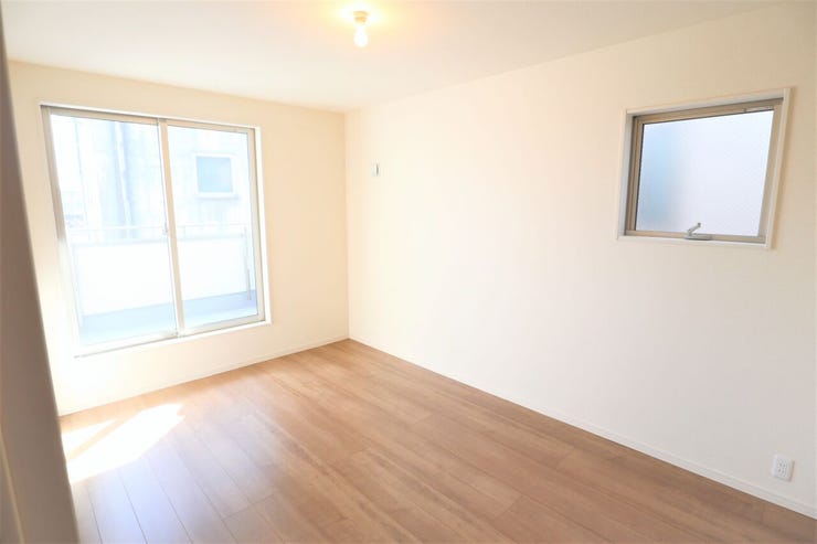 洋室 同仕様
2面採光で明るく風通しの良いお部屋です!