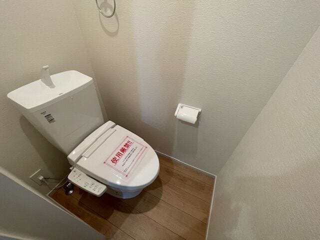 トイレは快適な温水洗浄機能付き