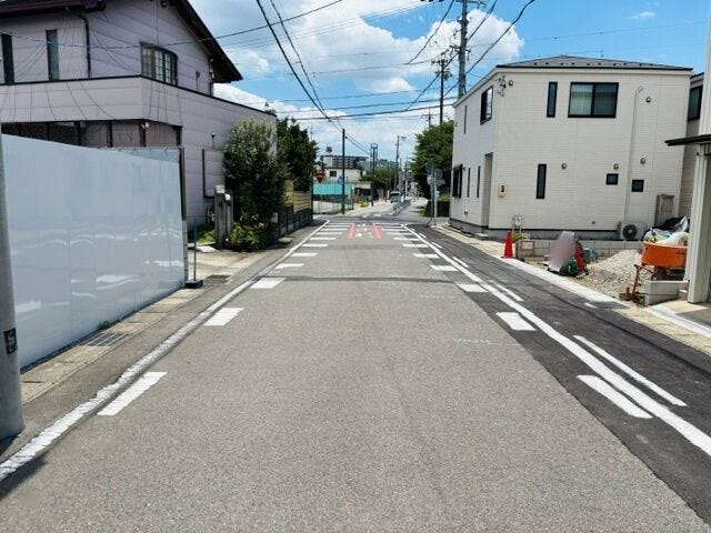 西側公道 約7.2mです。