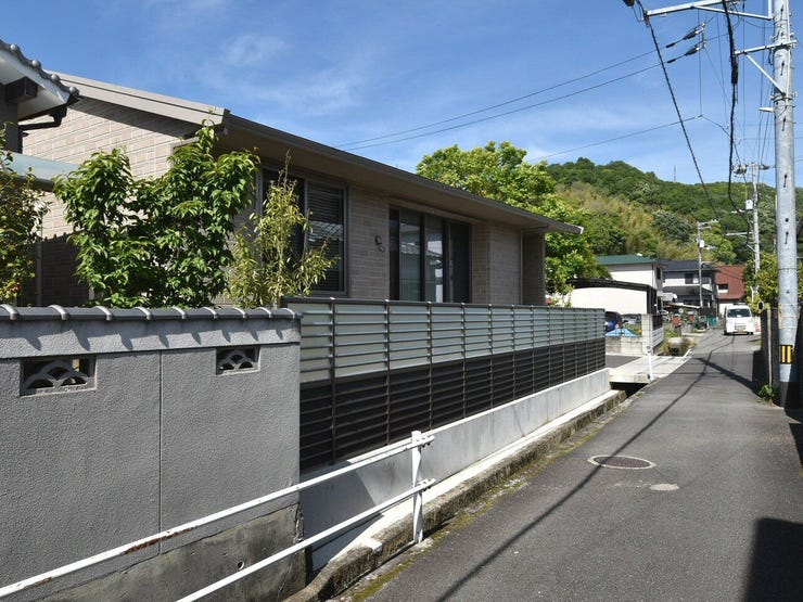 外観を南西側より撮影
