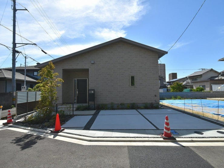 外観を東側より撮影