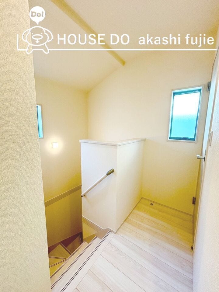 階段には手すり付き