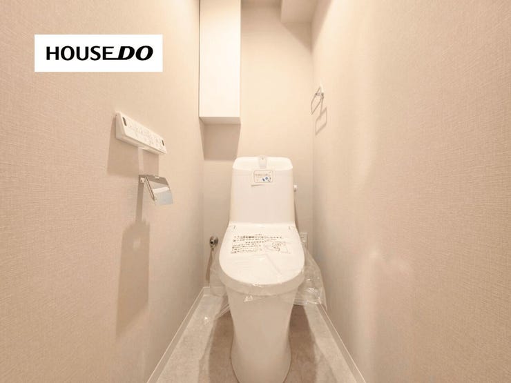すっきりとした清潔感のあるトイレ空間。毎日使う場所だからこそ、気持ちよさが嬉しいポイントです。