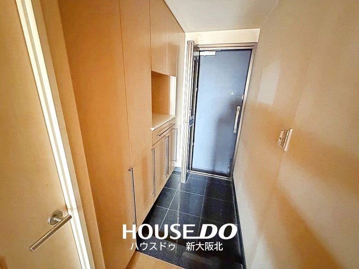 ■いつの間にか増えてしまうご家族の靴もたっぷり収納していただけるシューズボックス付きの玄関です!
