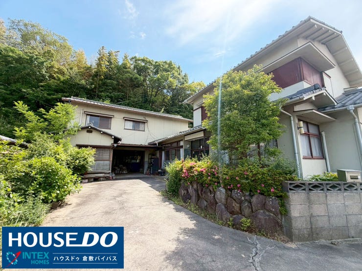 【趣味も仕事も捗る増築棟】
母屋の隣には収納力抜群の増築スペースが広がっています!趣味の作業場やガレージとしても活用でき、ご家族のこだわりを詰め込めるワクワクする住まいです!