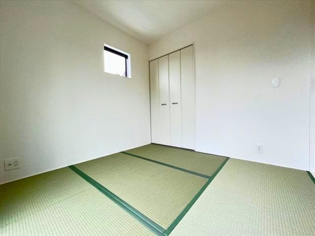 1階4.5帖和室はリビング横に位置しています。子供たちの遊び場から来客時の宿泊場所にと色々と使い勝手が良さそうですね