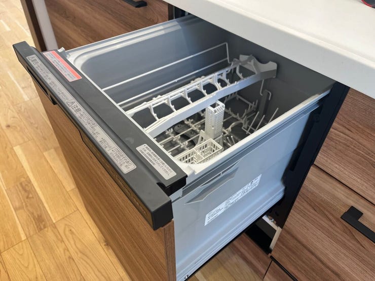 1度しか使用していない食器洗乾燥機。新品に近い状態で気持ちよくお使いいただけます。