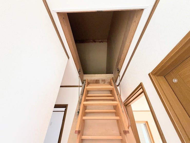 屋根裏収納