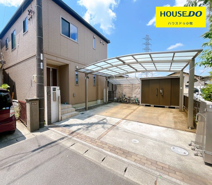 【外観】
【小牧市小牧原新田】
カーポートやお庭付きの4SLDKのおうち♪
小牧原小学校まで徒歩7分と通学時間が短くなることで、子どもたちの負担も軽減♪
子育て世帯にとって嬉しい住環境が整っています!
