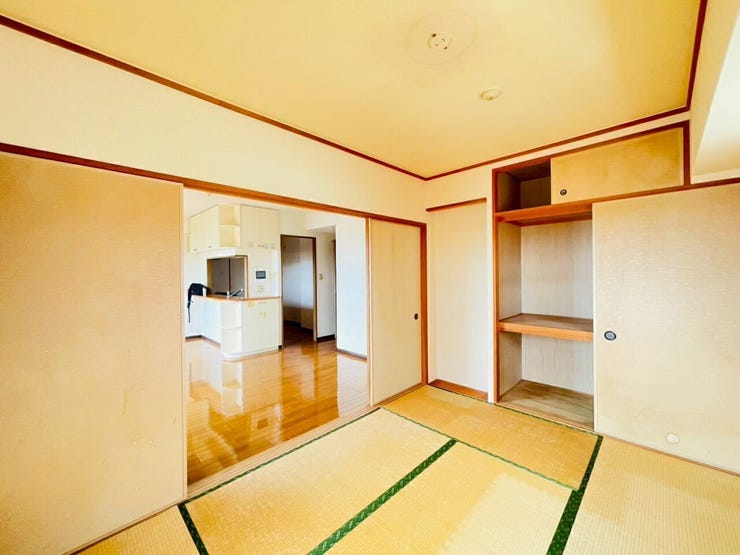 畳の落ち着きと現代的な空間がほどよく調和しています☆
※AIによる家具消し修正を行っております。