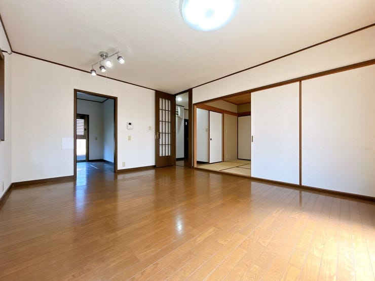 1階にある和室はフローリングにし、LDKに変更予定♪