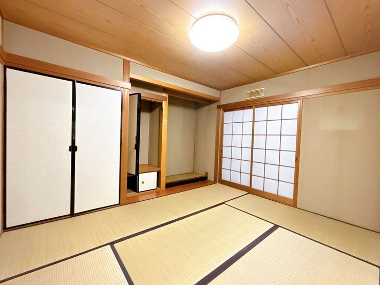 1階和室写真です。洋間変更して、LDKにつなげる予定です。