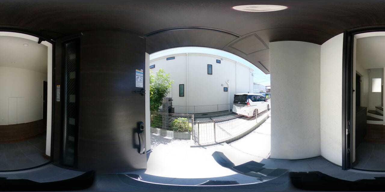 住まいの第一印象を彩る玄関は、すっきりとした清潔感のある空間。靴や小物を整理しやすい収納を備え、いつでも気持ちよくお客様を迎えられます。毎日の外出や帰宅を快適にサポートする使い勝手の良い玄関です。