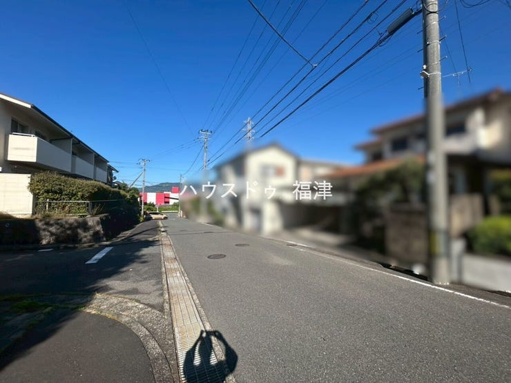 未完成物件は立地を確認後、
同メーカーが建てたお家をご案内♪
《古賀市花鶴丘3丁目 新築戸建》