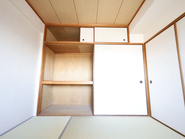 和室にうれしい押入れで、ご来客用のお布団の収納にも重宝します。