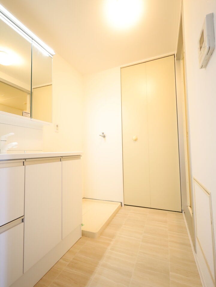 洗面所はゆとりの広々空間!ゆったり自由に使えるのが◎ですね!