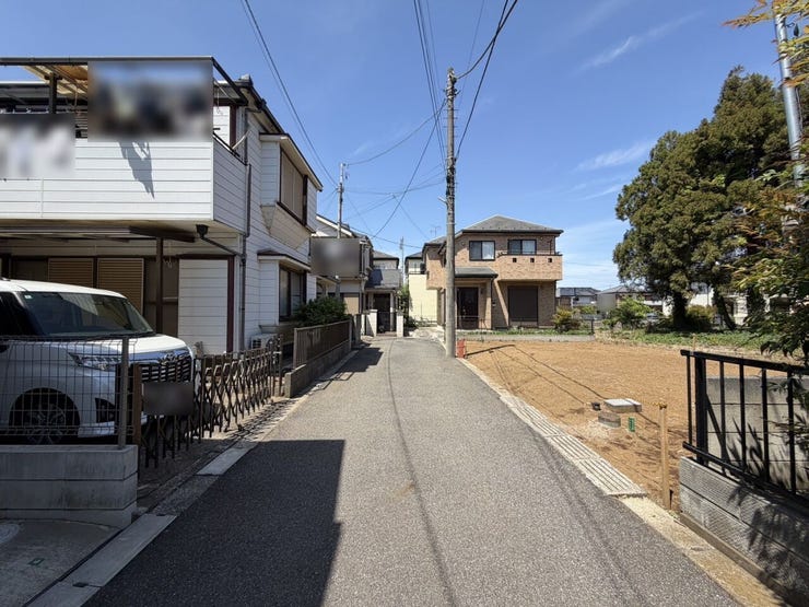 周辺は閑静な住宅街!この先は突き当りになるので、限られた住人だけが通るので安心♪
