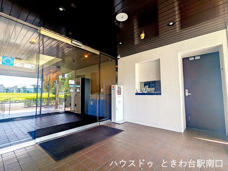 ゆとりある空間で快適なエントランス。清潔感ある共有部が住まう人に安心感を与えます。