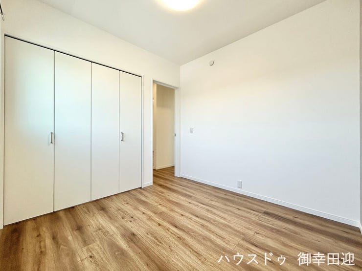■2階4.5帖洋室■寝室、書斎、趣味の部屋。家族の成長やライフスタイルに合わせ、様々な使い方ができる快適な空間です。