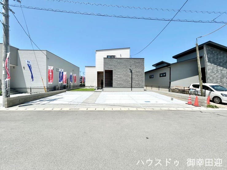 ■車と趣味の幅が広がる場所■単なる駐車スペースではない、洗車やタイヤ交換、DIYにも使える多目的な屋外スペースです。