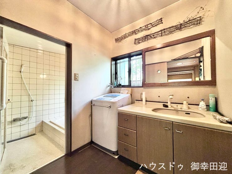 ■清々しいリフレッシュ空間■自分を磨き、気持ちを切り替える。心地よい光が差し込むプライベートスペース。