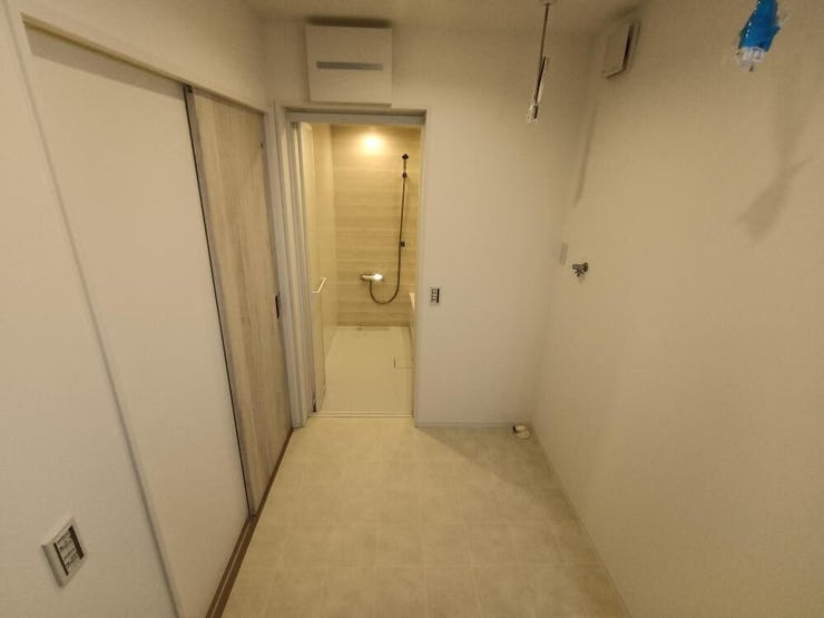 広さにゆとりがある洗面所は、子どもの支度もしやすい安心空間です。忙しい朝もストレスなく整います。