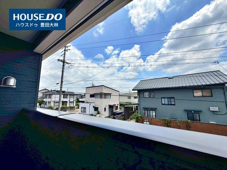 *衣丘小学校・朝日丘中学校*
見るだけ聞くだけOK!【お気軽に資料請求!不動産のことならなんでも/ハウスドゥ豊田大林】