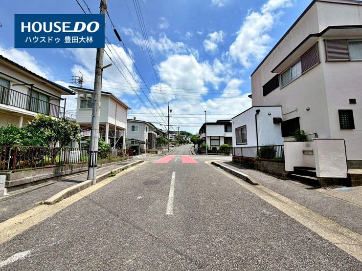 *衣丘小学校・朝日丘中学校*
見るだけ聞くだけOK!【お気軽に資料請求!不動産のことならなんでも/ハウスドゥ豊田大林】