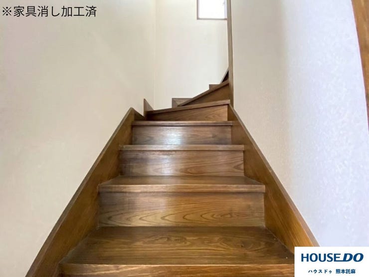 窓から光が差し込む階段♪※家具消し加工済です。