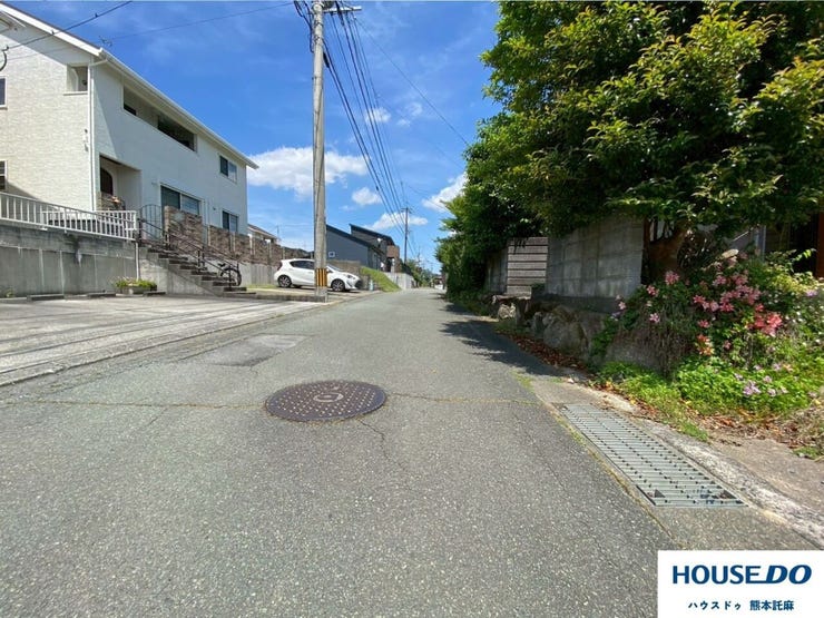 閑静な住宅地にございます。