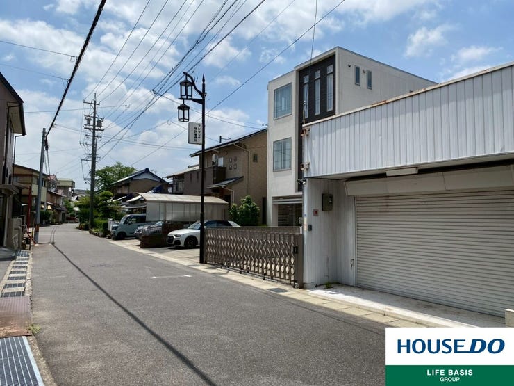 【小学校まで徒歩10分圏内】通学も快適で安心な距離。お子さまが自分で通学できる距離感で、毎日の歩行も健康的な習慣に。徒歩圏内の小学校なら、急な用事にもすぐに対応でき、学校との連携もスムーズですね。