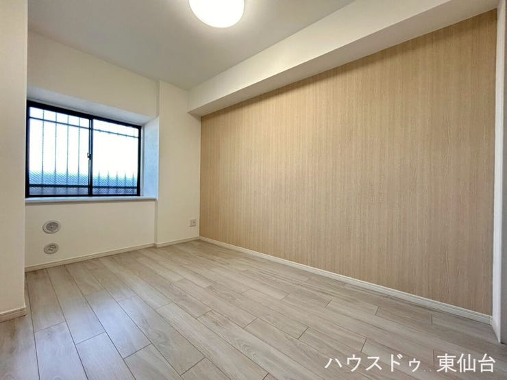 シンプルな間取りで家具配置もしやすいお部屋。