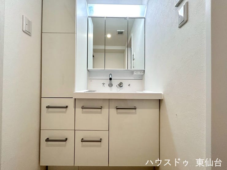清潔感と機能性を兼ね備えた、使いやすい洗面空間