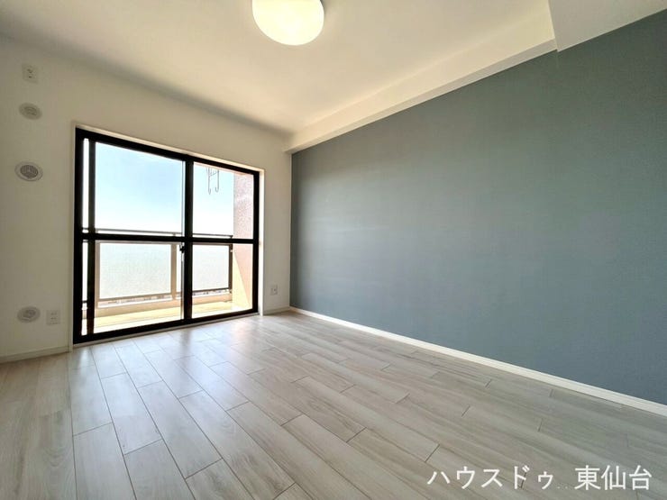 一日の疲れを癒す寝室は、落ちつきのある内装とゆとりある広さが魅力