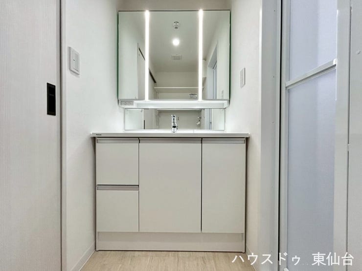 こちらの独立洗面台で朝の身支度もバッチリです。