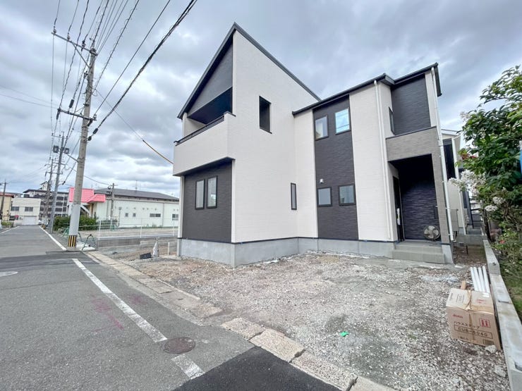 ファミリークローク♪小倉北区中井新築戸建て◎駐車場◎広め洗面脱衣所◎全室フローリング◎バルコニー