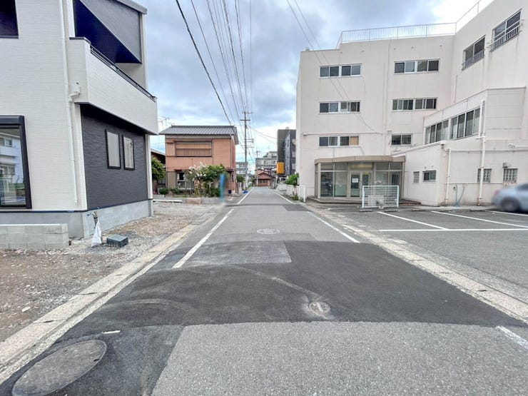ファミリークローク♪小倉北区中井新築戸建て◎駐車場◎広め洗面脱衣所◎全室フローリング◎バルコニー