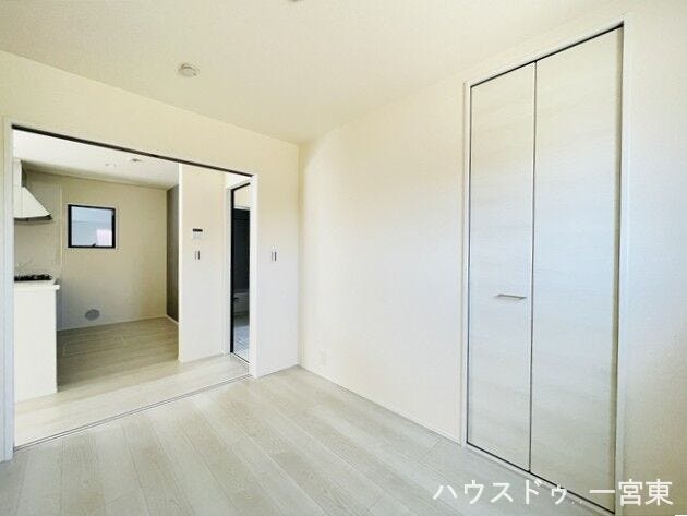 【4.3帖】小ぶりなお部屋ですが、収納もしっかりとあるのでお部屋を広く使えます。