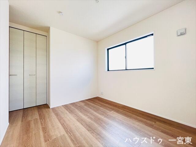 ≪2階6帖≫ゆとりのあるお部屋のため、寝室としても使用しやすそうですね。