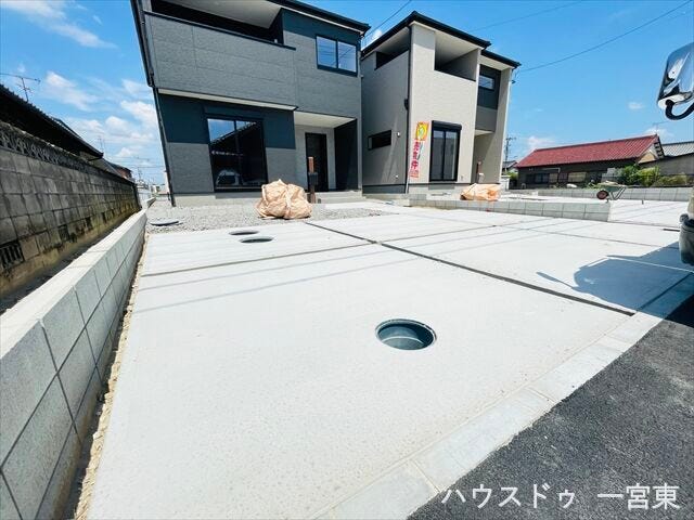 親戚やお友達が遊びに来ても大丈夫、駐車が苦手な奥様も安心して車を利用することが出来ます。