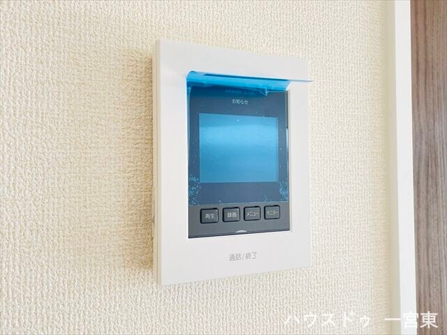 ≪モニター付きインターホン≫来訪者の姿を室内から映像で確認できます。応対前に相手が分かり毎日の暮らしをサポートします。