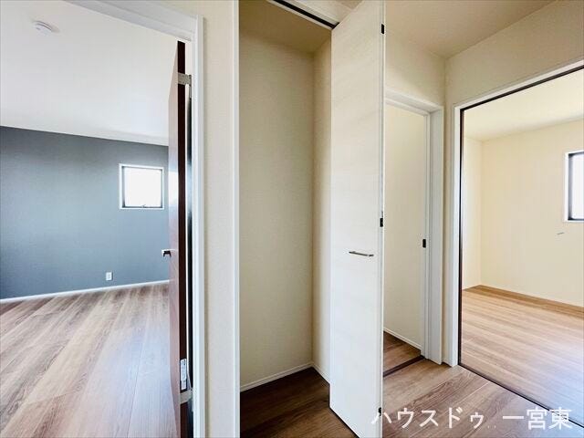 ≪2階廊下≫普段見せたくないものを収納するのにも廊下収納は適しています。